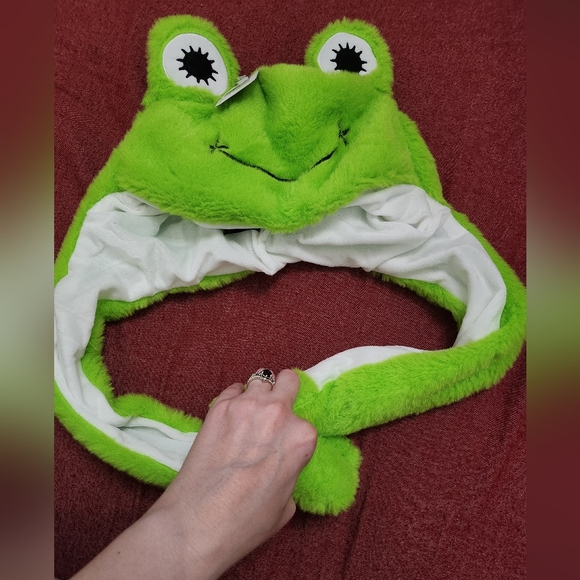Green Frog Plush Hat - Picture 2 of 3